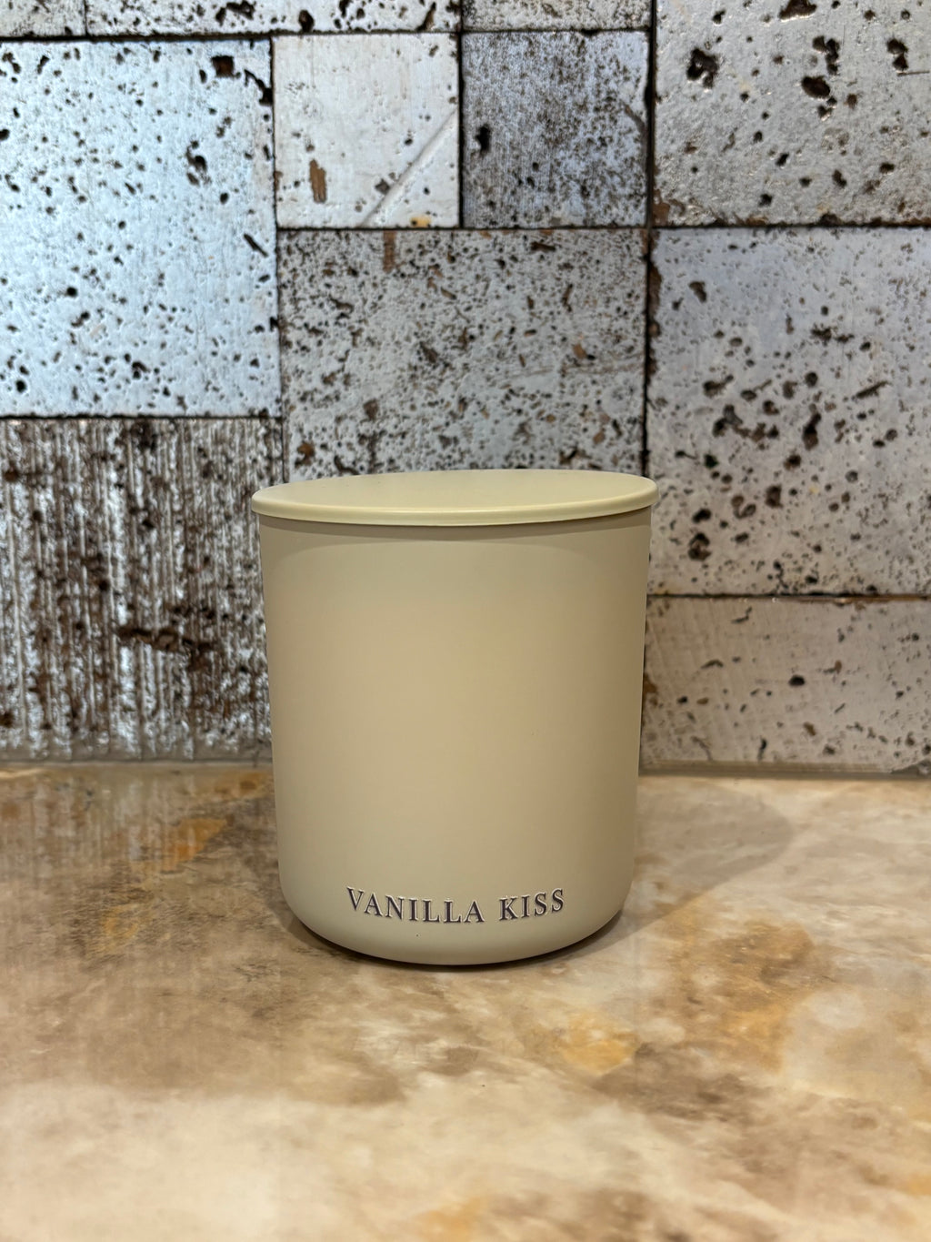 Vanilla Kiss 8oz Candle
True Vanilla · Ambrosia· Cream