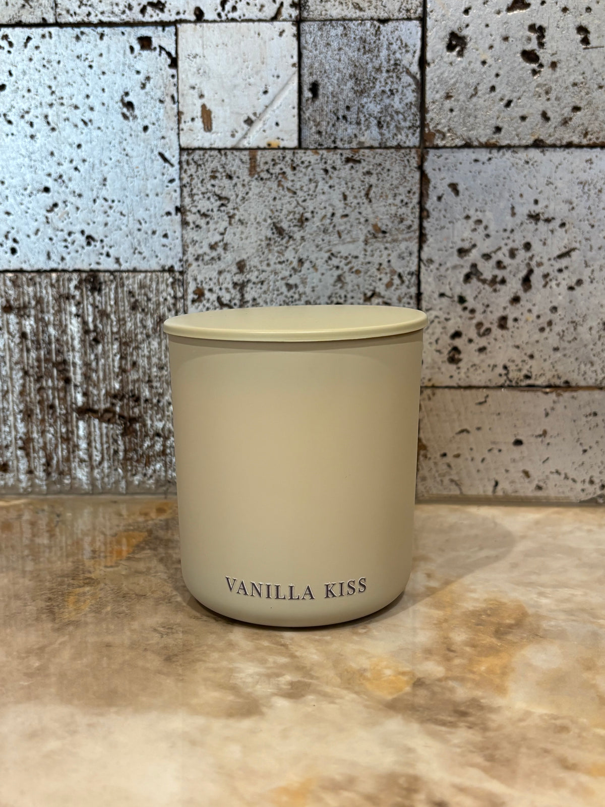 Vanilla Kiss 8oz Candle
True Vanilla · Ambrosia· Cream